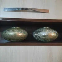 دو عدد گلدان و دکوری