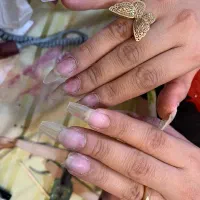 کاشت ناخن به قیمت پارسال