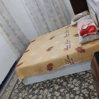 تخت. دونفره و دو پاتختی