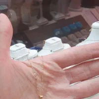 آویز دختر مو فرفری