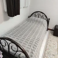 تخت فلزی با کفی فلزی سالم