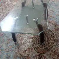 دوعددمیز وسط یکی NDF.یکی شیشه دوطبقه بفروش میرسد