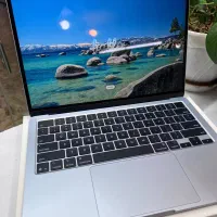Mac Book Air m4 نو ۱۷ ماه گارنتی
