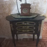 میز زیر تلفنی