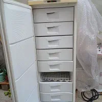 یک دسگاه یخچال فریزر هشت کشو