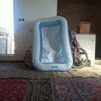 استخر‌بادی‌شنا‌بچه‌گانه