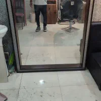 آینه بزرگ با قاب چوبی چراغ خور