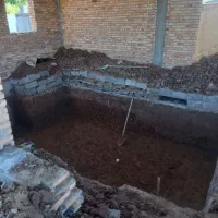تخریب ساختمان و کندن چاه اب و فاظلاب واستخر