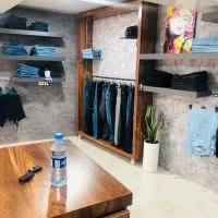 قفسه و میز مغازه