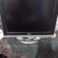 یک عدد کیس و یک عدد مانیتور