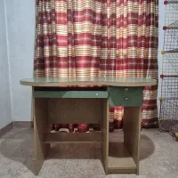 میز  کامپیوترMDF -همراه ۵ عدد صندلی اداری طرح صدفی