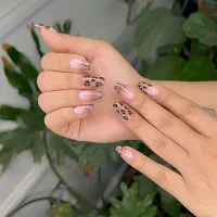 تخفیف ویژه کاشت ناخن و ژلیش پا رایگان|خدمات آرایشگری و زیبایی|مشهد, گلبرگ|دیوار