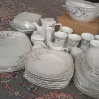 سرویس چینی نو داخل کارتن فقط درآوردم عکس بندازم|ظروف سرو و پذیرایی|قرچک, زیبا شهر|دیوار