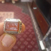 یک عدد انگشتر شیخ احمد با نگین شیر خورشید