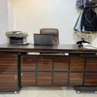 صندلی و میز مدیریت