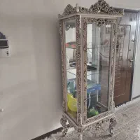 ویترین چوب کار شده