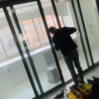 تعمیر صفر تا صد درب و پنجره پی وی سی|خدمات پیشه و مهارت|ارومیه, |دیوار