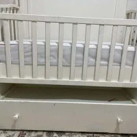 تخت به همراه تشک|تخت و صندلی بچه|قم, میرزائیه|دیوار