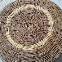 سبد حصیری بزرگ در دار