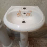 روشویی کوچک با پایه