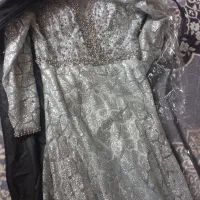 یه دست کت شلوار سرمه ای دامادی با لباس مراسمی