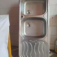 یک عددسینک ظرف شویی تو کار