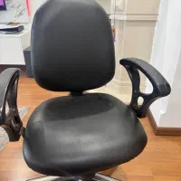 صندلی چرم‌ چرخ دار