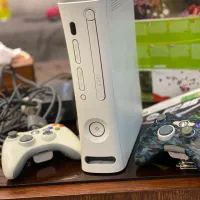 Xbox 360 Arcade سالم با کارتن اصلی