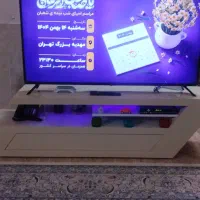 میز تلوزیون  و ساعت شیک در حد نو