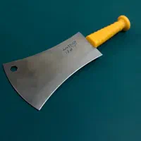 ساتور های آهن بر استاد احمد چوبی و پلاستیکی