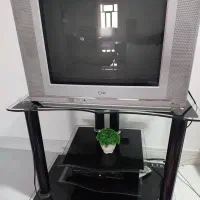 تلویزیون به همراه میز