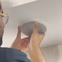 خدمات تخصصی برق لاین نوری .چراغ . اسپیکر.لامپ.پریز