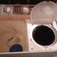 یک عدد ماشین لباس شویی|ماشین لباسشویی و خشک‌کن لباس|بروجرد, |دیوار