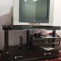 تلویزیون 21 اسنوا و میز شیشه ای