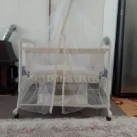 تخت کنار مادر