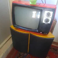 رادیو عتیقه در حد نو|کلکسیون اشیاء عتیقه|اراک, |دیوار