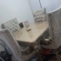 میز نهار خوری همراه با روکش