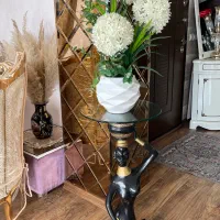 میز و گلدان