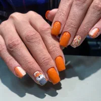 خدمات ناخن خدمات حرفه‌ای ناخن و فیشال در فرجام