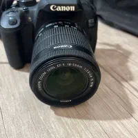 Canon EOS 700D با لنز 18-55 STM