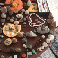 تعدادی سنگ‌ تمام معدنی ساعت وسنگ هایه قیمتی