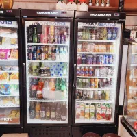 یخچال  ویترینی  فریزر   کالباس بر ترازو