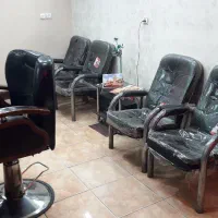 4عدد صندلی انتظار ویک عدد صندلی vip