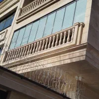 نصب تخصصی پرده شیشه‌ای بالکن و تراس
