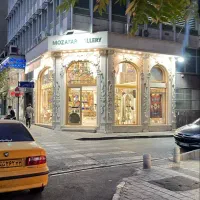 نجات الهی ۵۳متر خاصترین مغازه