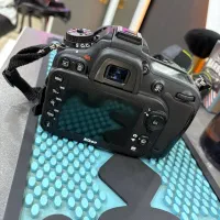 دوربین عکاسی نیکون D7100 با لنز 18ـ140و پایه وکیف