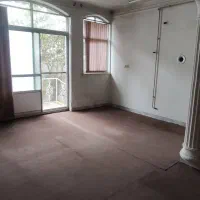 دو خوابه با پارکینگ بزرگ بر خیابان اصلی