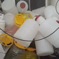 تعدای زیاد دبه و سطل جایی پنیر سالم|ظروف نگهدارنده، پلاستیکی، یک‌بارمصرف|خرم‌آباد, |دیوار