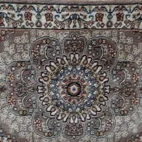 پشتی رو فرش دار