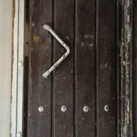 در حیاط دست دوم